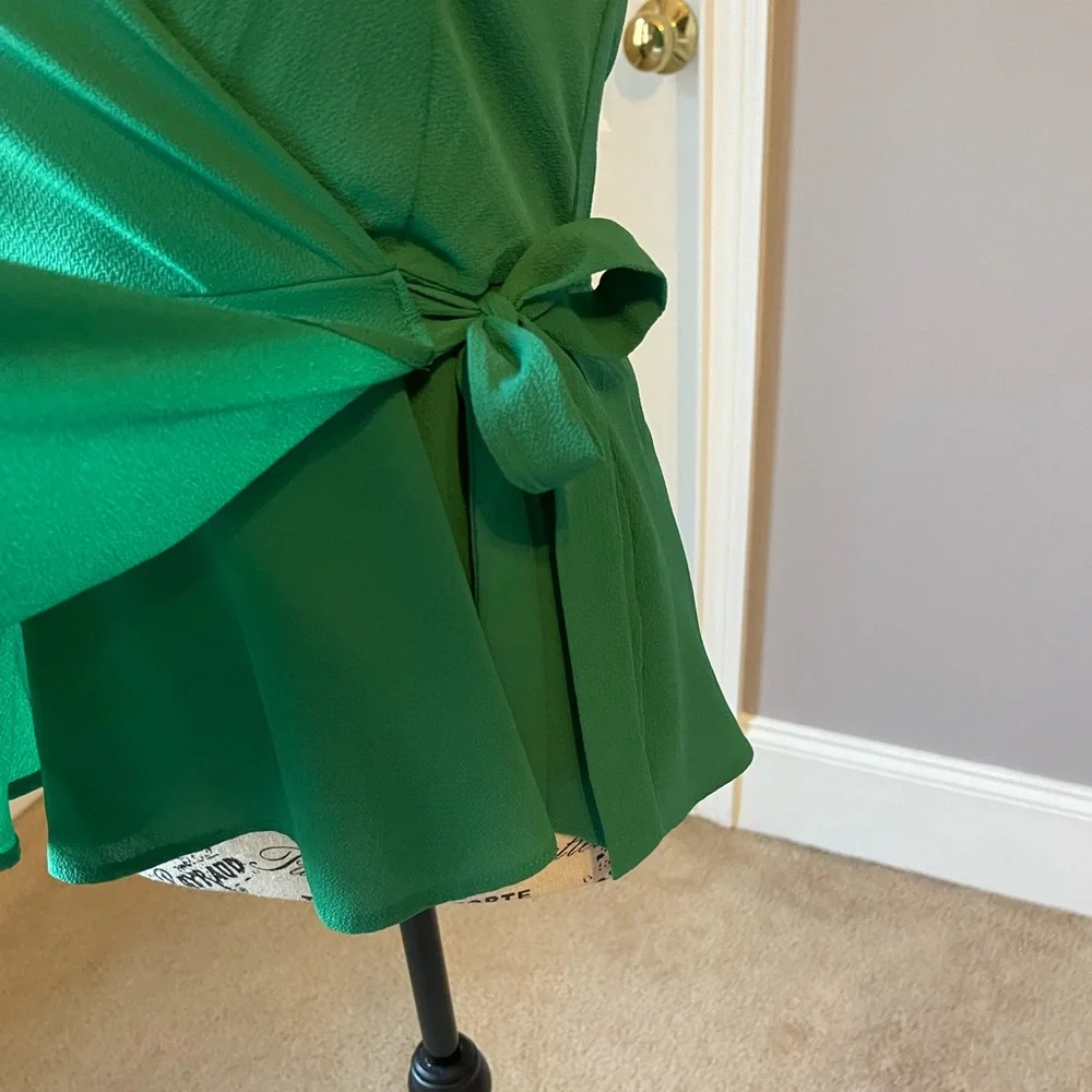 🦜 MONTEAU- Stunning Green Ladies Top.                     Bag 113 - Picture 4 of 9